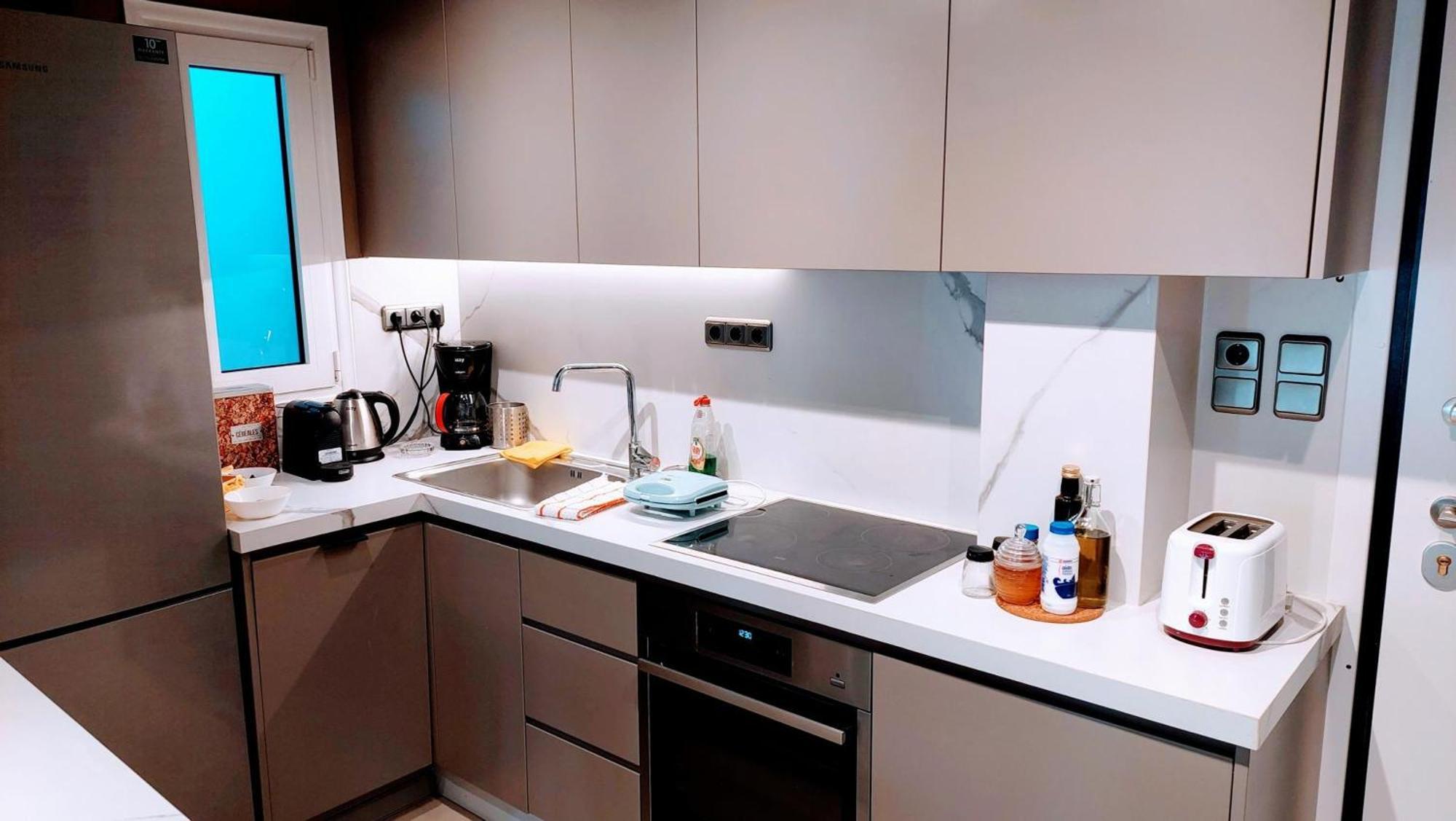 Luxurious Minimal Apartment In Acropolis Aten Exteriör bild