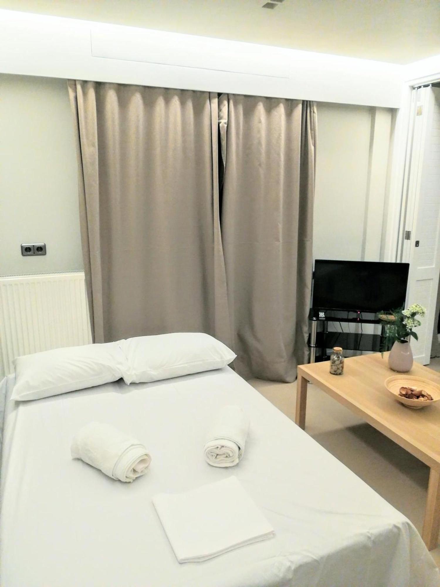 Luxurious Minimal Apartment In Acropolis Aten Exteriör bild