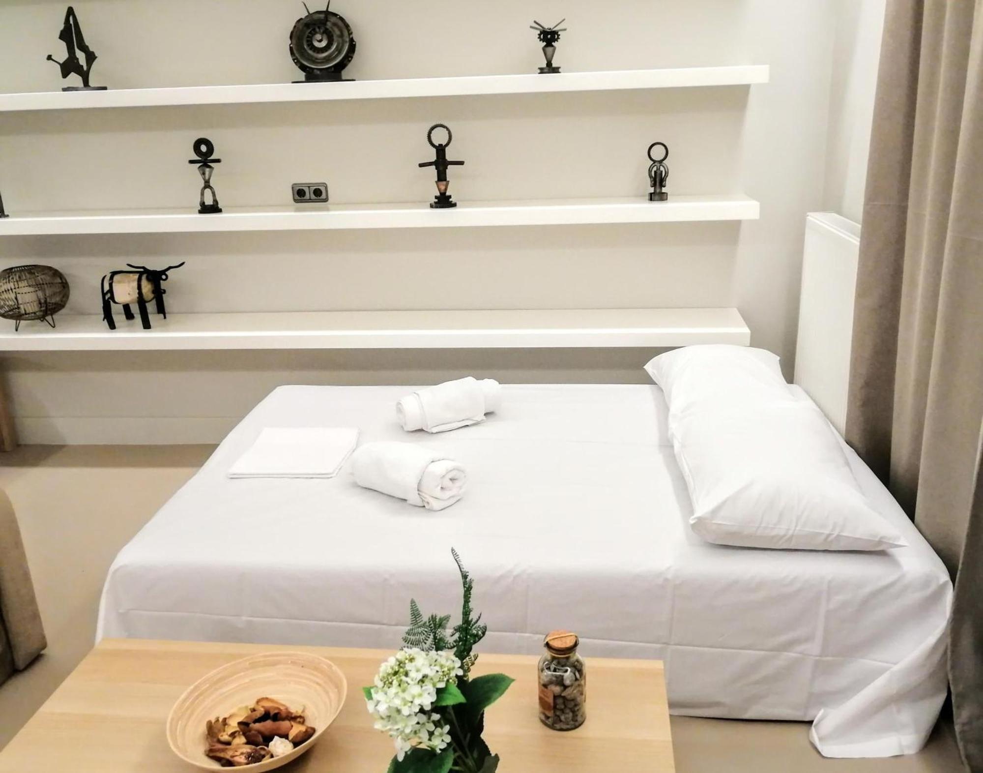 Luxurious Minimal Apartment In Acropolis Aten Exteriör bild