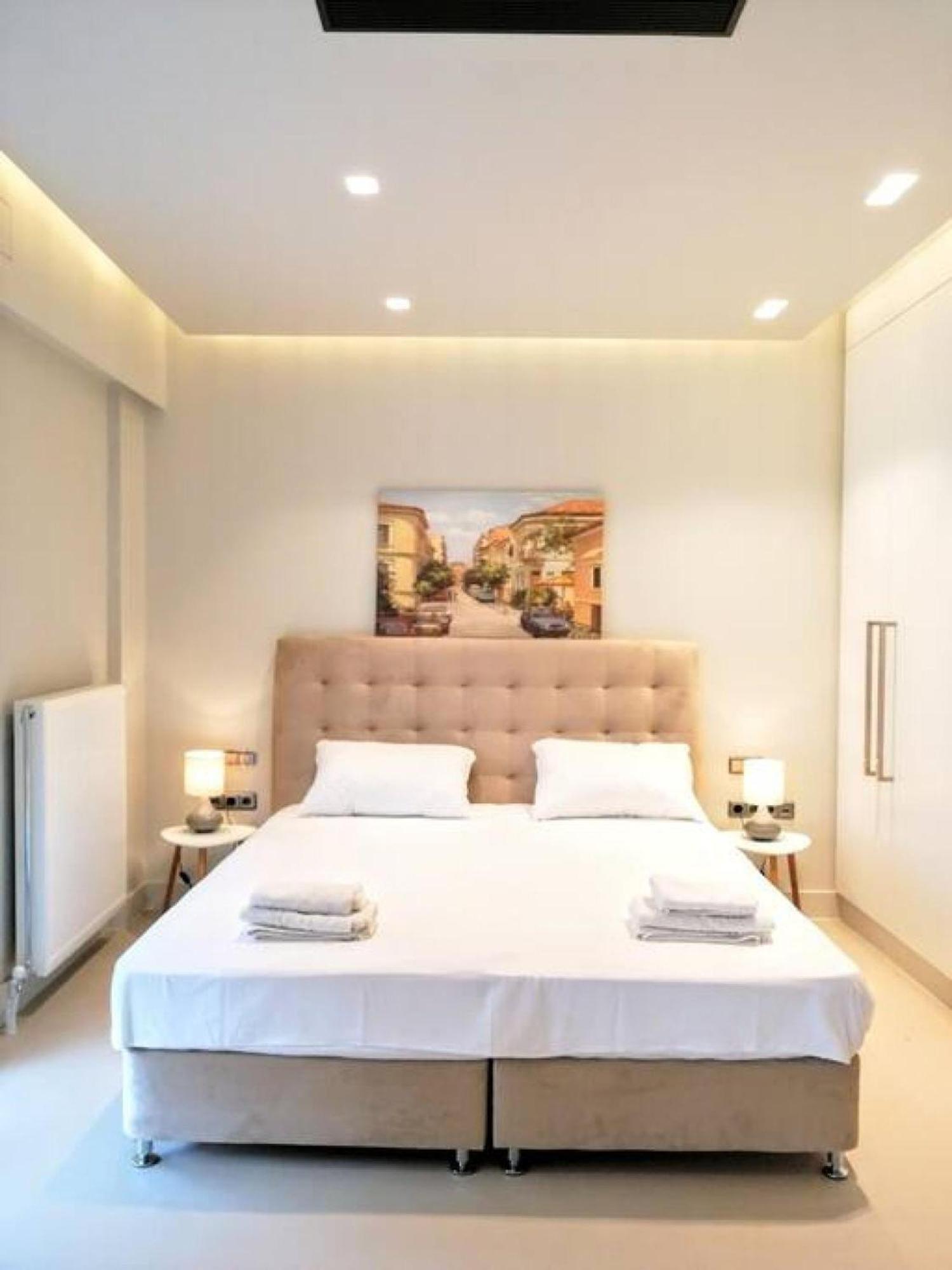 Luxurious Minimal Apartment In Acropolis Aten Exteriör bild